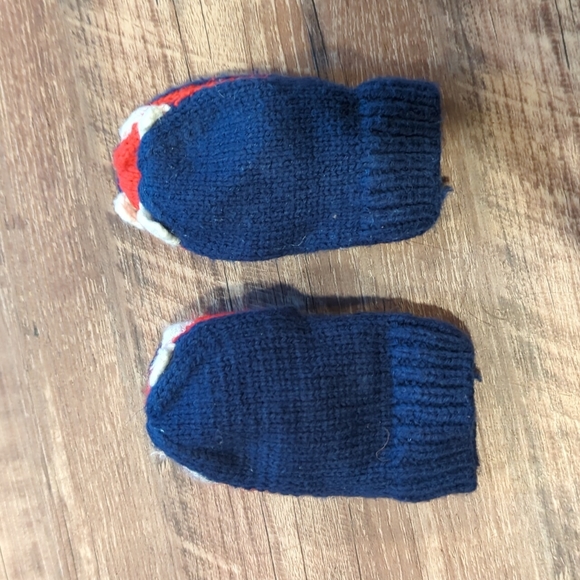 Toddler dragon mittens - Picture 3 of 4